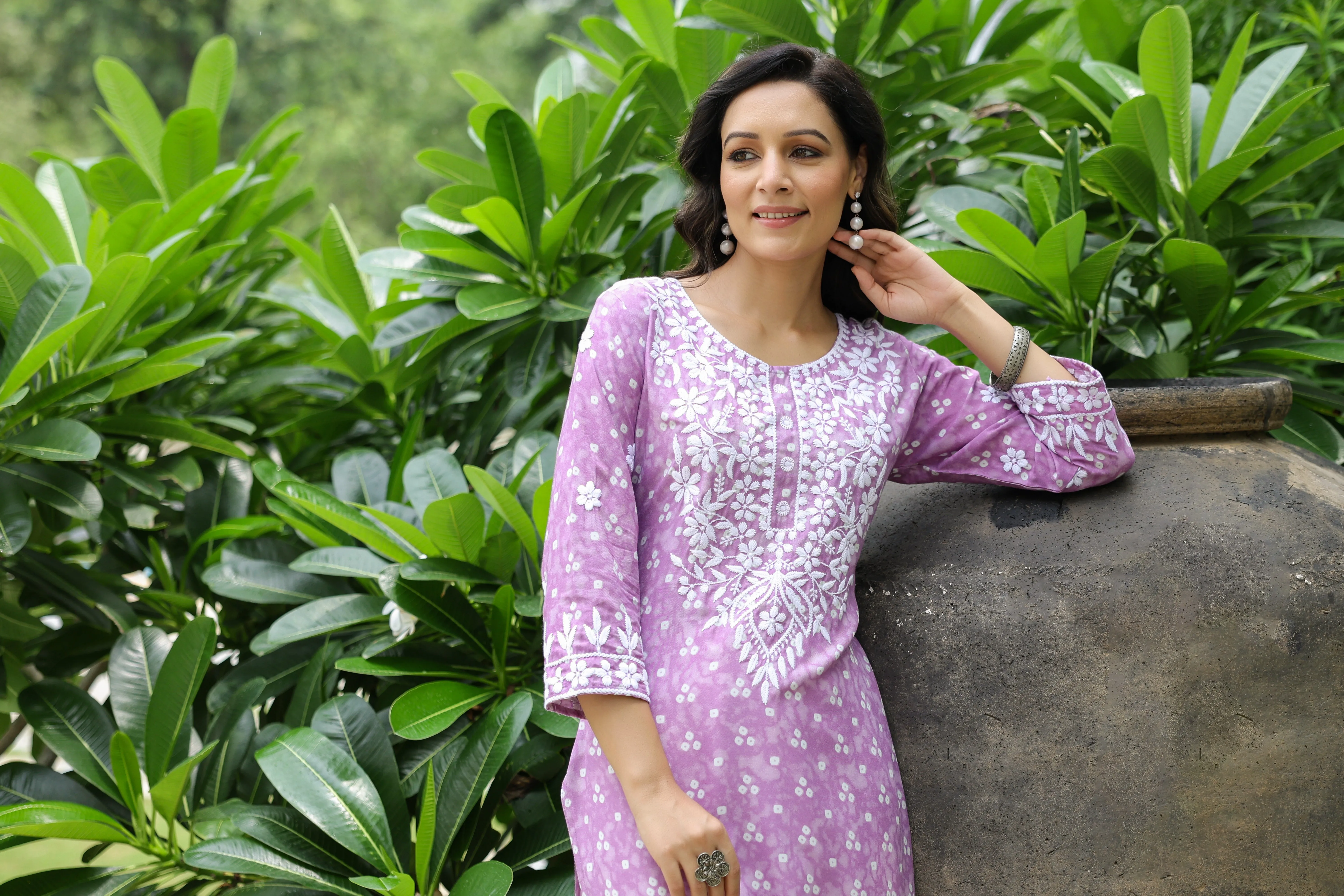 Bandhani Printed & Chikankari Embroidered Straight Fit Kurta - Lavender