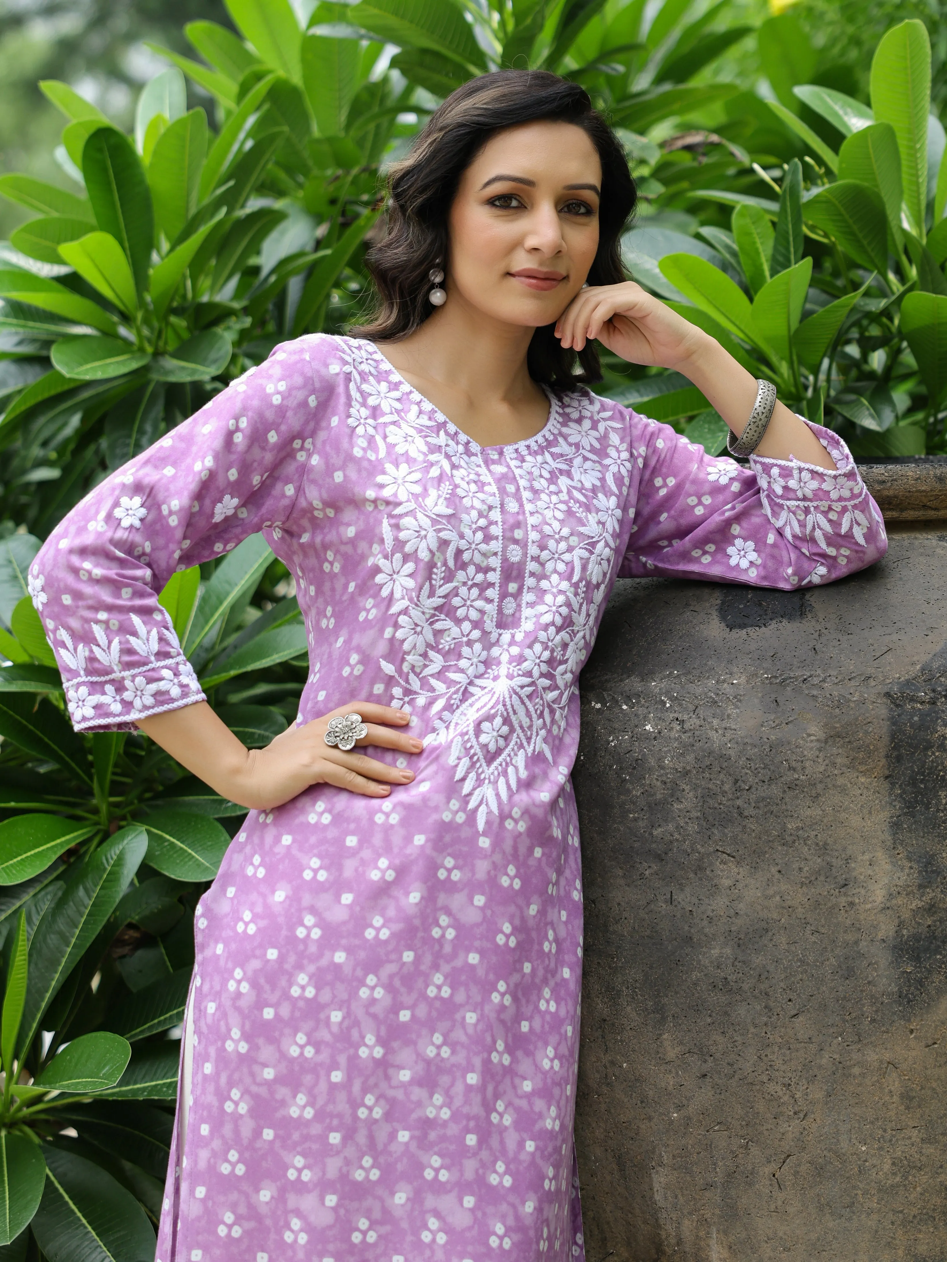 Bandhani Printed & Chikankari Embroidered Straight Fit Kurta - Lavender