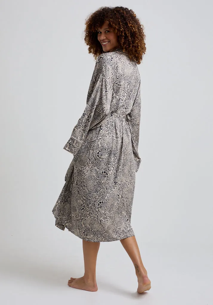 Corina Kimono Style Hidden Leopard Print Robe In Cream