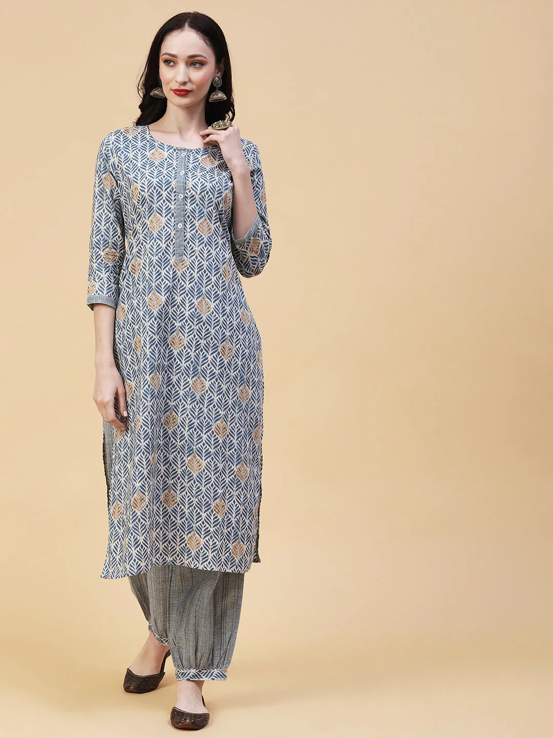 Ethnic Block Printed Mother-Of-Pearl Buttoned Kurta With Checked Pants - Blue & White