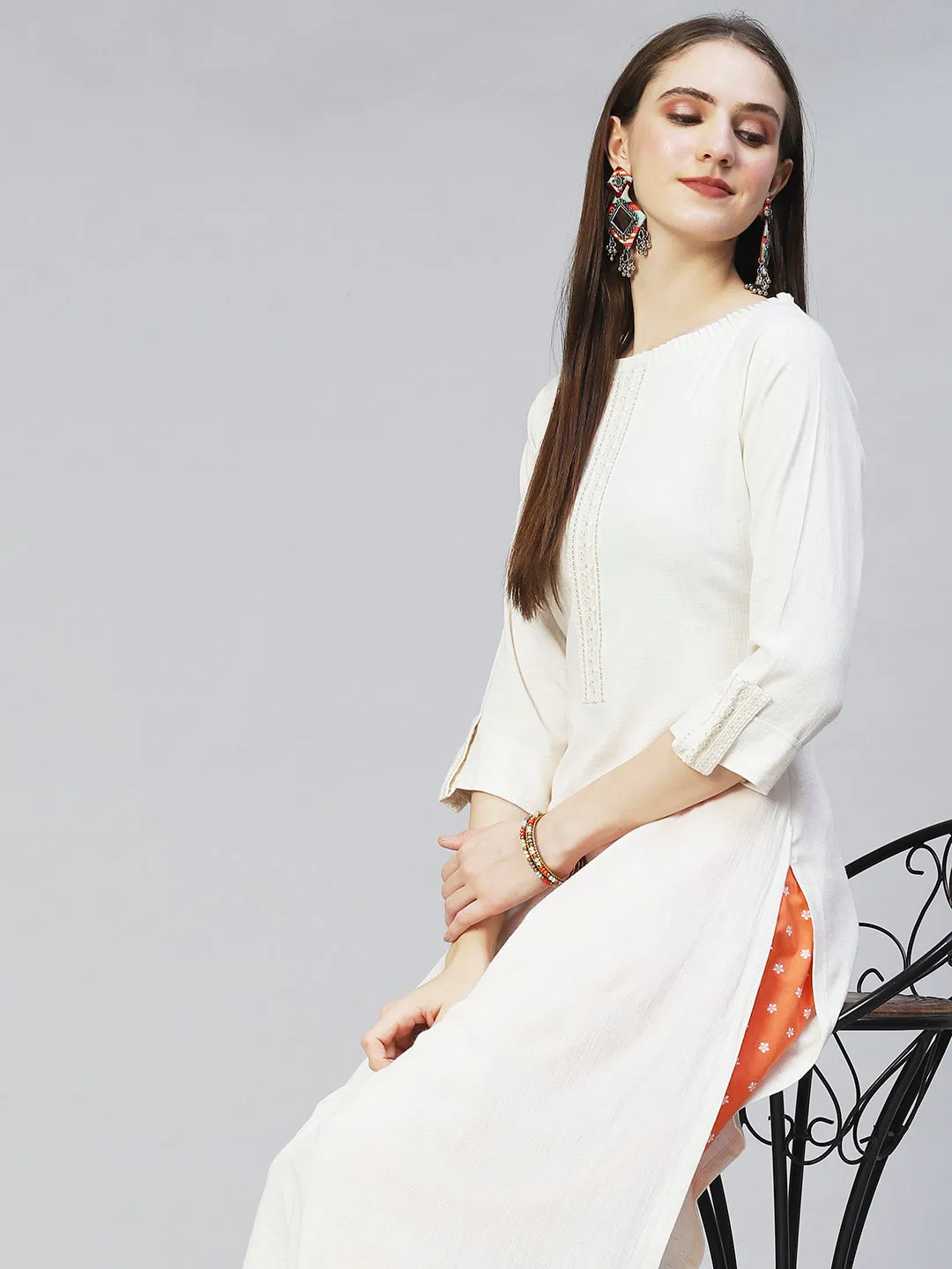 Ethnic Embroidered Straight Fit Kurta – Off White