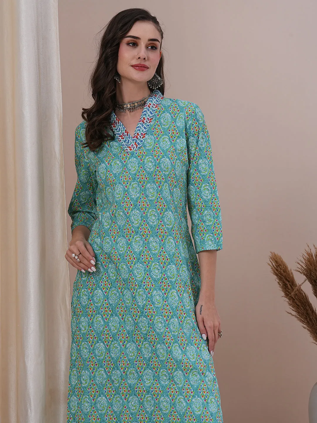 Ethnic Floral Printed & Sequin Embroidered Straight Fit Kurta - Green