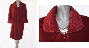 *NEW  - RARE SHORT STYLE DIAMOND TEA SHORT ZIP UP FRONT VELOUR VELVET QUILTED ROBE IN RICH RED - SIZE SMALL