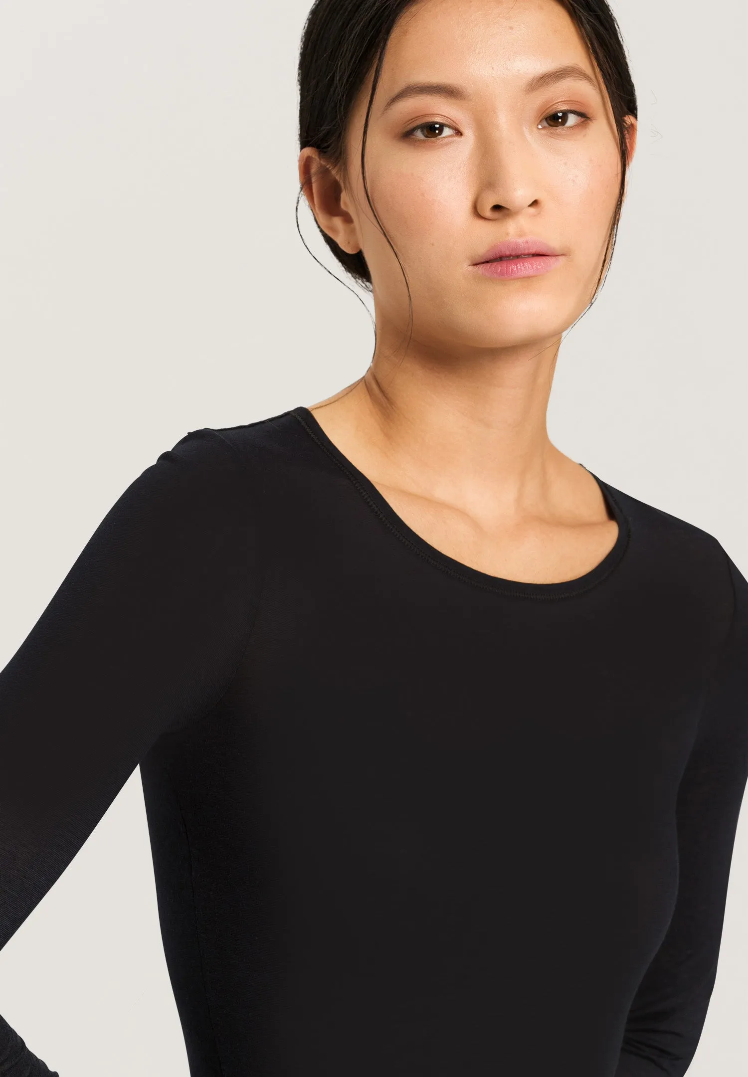 Ultralight Fitted Cotton Round Neck Top | Black 71829-019